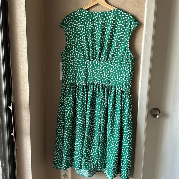 Plus Size Green Floral Dress - Picture 9 of 9